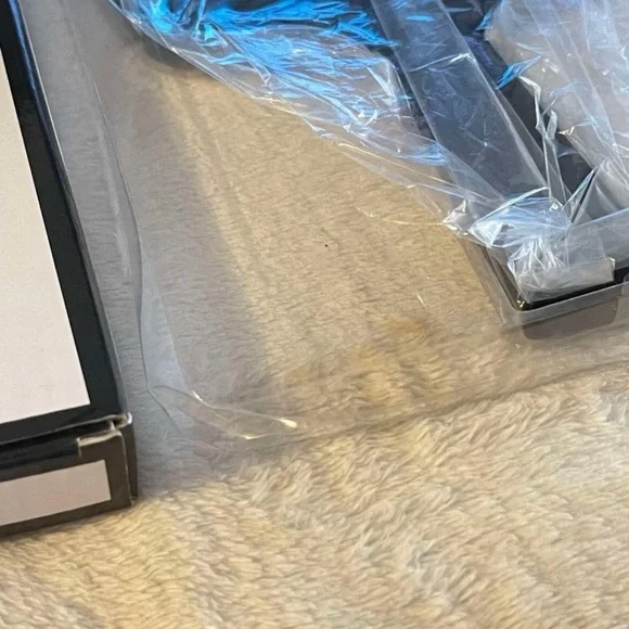 CHANEL CC Logo Black Hand Mirror - Picture 6 of 11